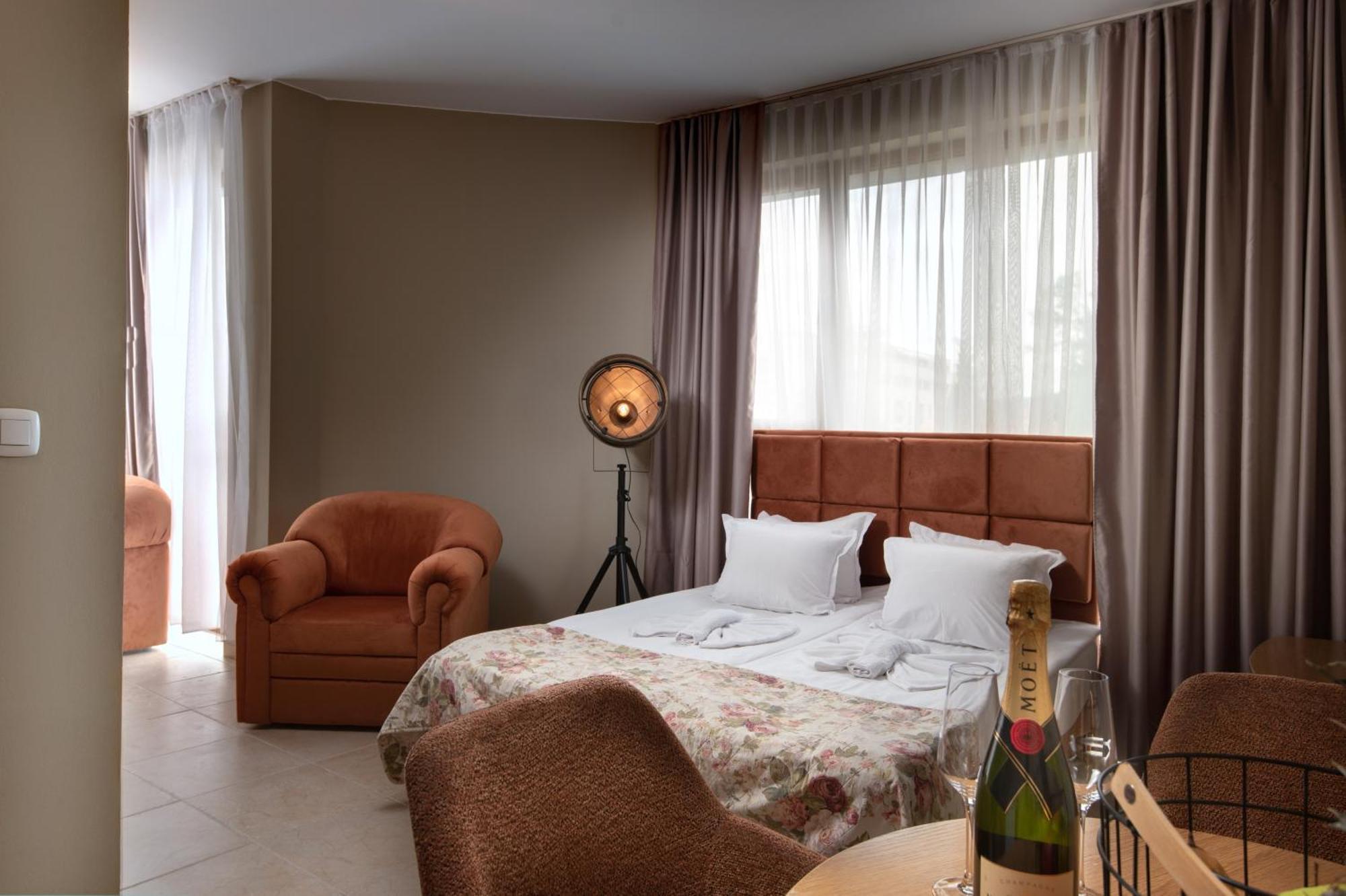 Hotel Avenue Sunny Beach Esterno foto